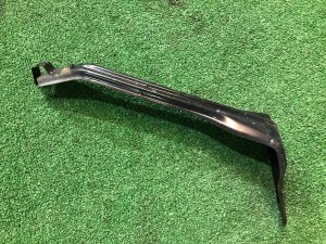 Крепление переднего бампера правое SUBARU LANCASTER OEM 57707AE230 BHE BH9 1999 BEIGE 8L5