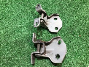 Петли двери передней левой 61220AC000, 61220AC010 SUBARU LANCASTER