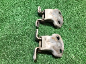 Петли двери передней левой SUBARU LANCASTER OEM 61220AC000, 61220AC010 BH9 1999 BEIGE 8L5