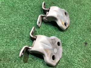 Петли двери передней правой SUBARU LANCASTER OEM 61220AC000, 61220AC010 BH9 1999 BEIGE 8L5