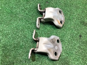Петли двери передней правой SUBARU LANCASTER OEM 61220AC000, 61220AC010 BH9 1999 BEIGE 8L5