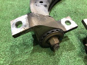 Рычаги передние дефект сайлент-блока SUBARU LANCASTER OEM 20201AC100, 20201AC110, 20200AA200, 20200AA210 BHE BH9 1999 EJ254