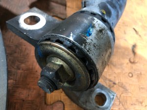 Рычаги передние дефект сайлент-блока SUBARU LANCASTER OEM 20201AC100, 20201AC110, 20200AA200, 20200AA210 BHE BH9 1999 EJ254