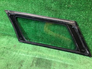 Стекло багажника правое SUBARU LANCASTER OEM 65210AE000NB BH9 1999
