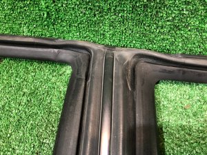 Уплотнитель дверей правый SUBARU LANCASTER OEM 63521AE020 BHE BH9 BH5 1999 BEIGE 8L5