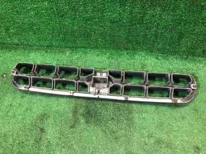 Решетка радиатора SUBARU LANCASTER OEM 91121AE190 BHE 2000 silver 9G9