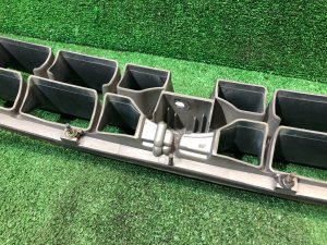 Решетка радиатора SUBARU LANCASTER OEM 91121AE190 BHE 2000 silver 9G9
