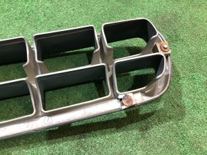 Решетка радиатора SUBARU LANCASTER OEM 91121AE190 BHE 2000 silver 9G9