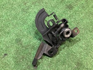 Замок капота SUBARU LANCASTER OEM 57310AE000 BH9 1999 BEIGE 8L5