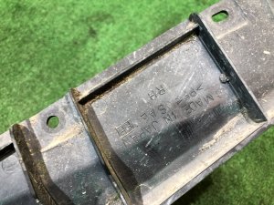 Крепление заднего бампера правое SUBARU LANCASTER OEM 57731AE000 BH9 1999 BEIGE 8L5